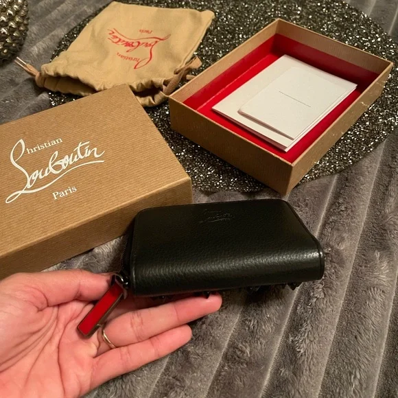 LIKE-NEW ¡AUTHENTIC! CHRISTIAN LOUBOUTIN COIN WALLET really cute! - Picture 7 of 7